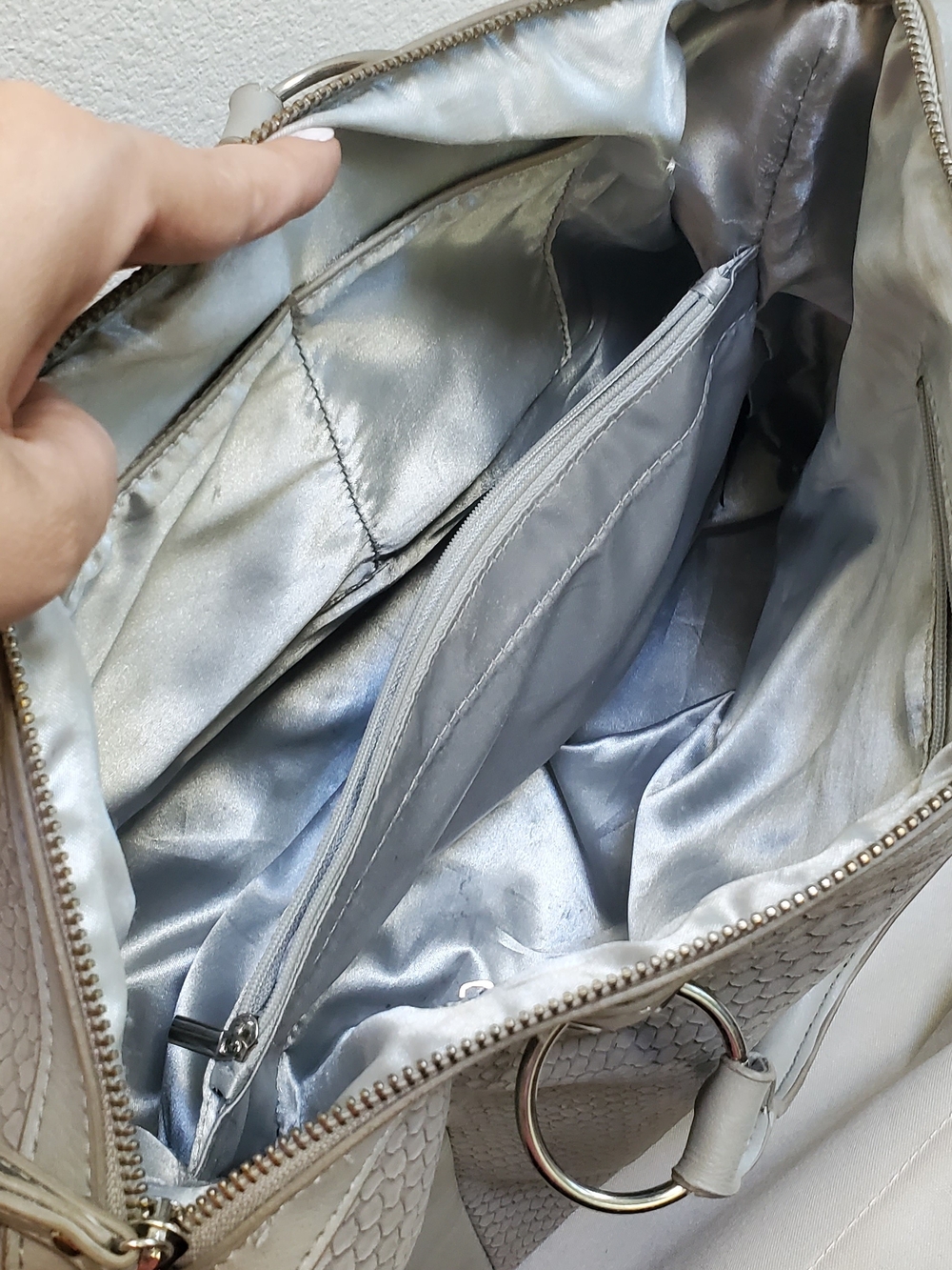 Women's Gray Textured Satchel Handbag - Elegant Everyday Tote - Picture 4 of 4